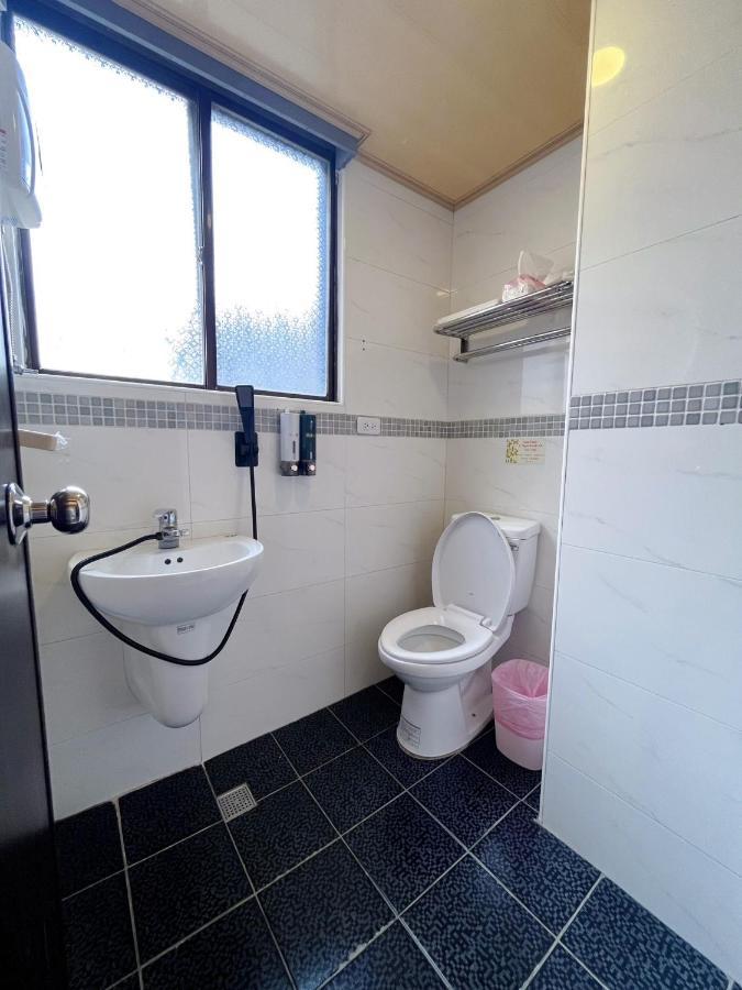Apartament Fengchia Fun House Taizhong Zewnętrze zdjęcie